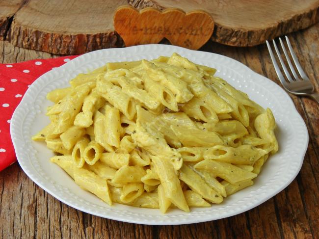 Köri Soslu Makarna